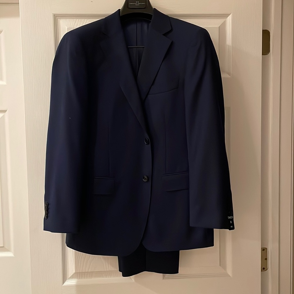 40S never worn Combatant Gentleman navy blue suit